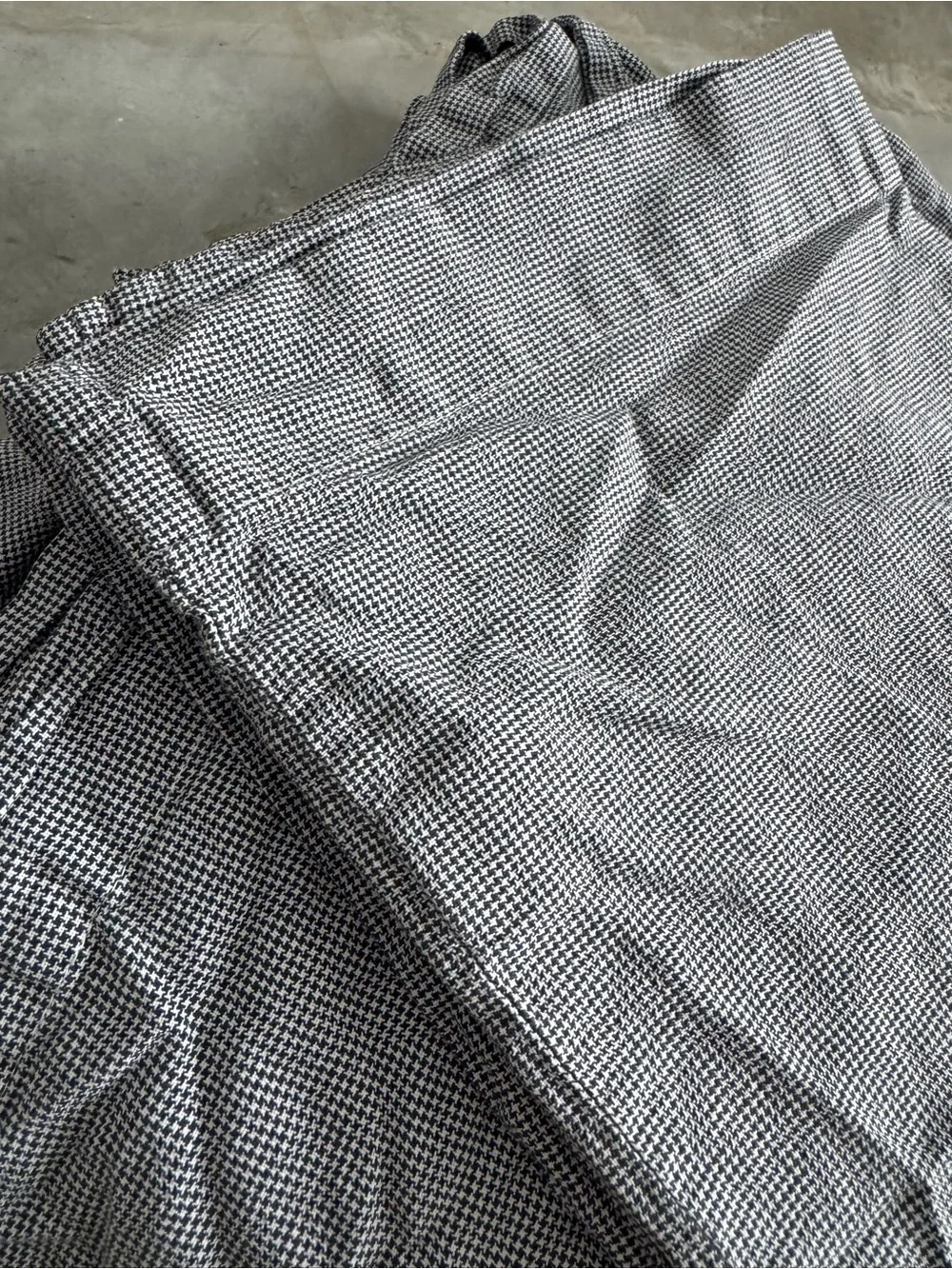 West Elm Micro black and white houndstooth patterned cotton queen sheet set